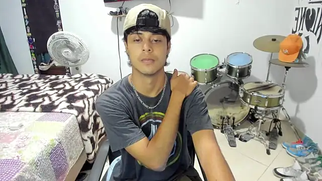 Snapshot of Zack_falcon chatting on November 11, 2025, 4:40 am Zack falcon online show from November 11, 2025, 4:40 am