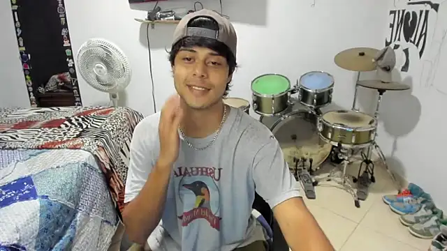 Snapshot of Zack_falcon chatting on September 25, 2025, 3:23 am Zack falcon online show from September 25, 2025, 3:23 am