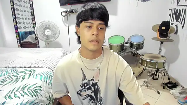 Snapshot of Zack_falcon chatting on February 6, 2026, 9:22 pm Zack falcon online show from February 6, 2026, 9:22 pm