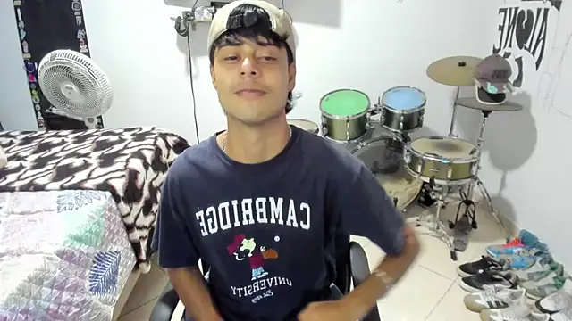 Snapshot of Zack_falcon chatting on October 21, 2025, 3:28 am Zack falcon online show from October 21, 2025, 3:28 am