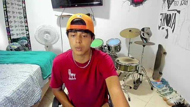 Snapshot of Zack_falcon chatting on February 22, 2025, 1:46 pm Zack falcon online show from February 22, 2025, 1:46 pm