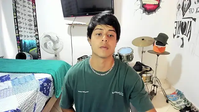 Snapshot of Zack_falcon chatting on March 13, 2025, 8:32 pm Zack falcon online show from March 13, 2025, 8:32 pm