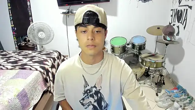 Snapshot of Zack_falcon chatting on November 5, 2025, 3:09 am Zack falcon online show from November 5, 2025, 3:09 am