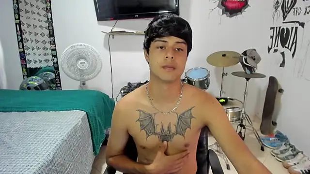 Snapshot of Zack_falcon chatting on February 20, 2025, 8:36 pm Zack falcon online show from February 20, 2025, 8:36 pm