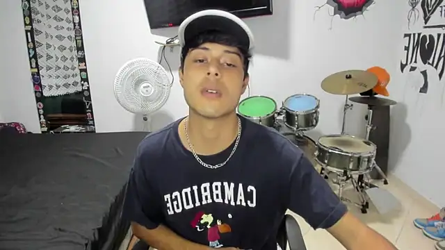 Snapshot of Zack_falcon chatting on December 13, 2024, 10:55 pm Zack falcon online show from December 13, 2024, 10:55 pm