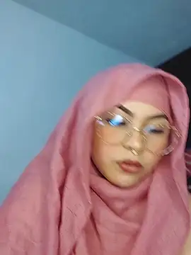 Hana    online show from April 15, 2026, 10:43 pm