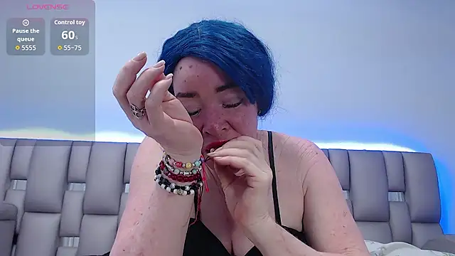 Kittywhiteass online show from January 15, 2026, 11:52 pm