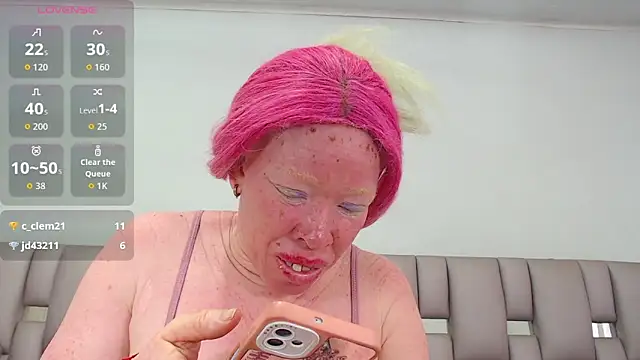 Kittywhiteass online show from November 15, 2025, 2:21 pm