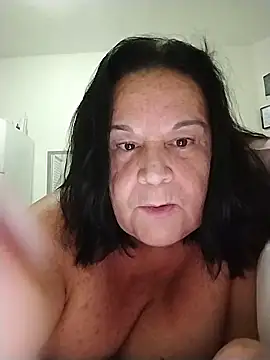 Snapshot of Yaya_Mineira chatting on May 3, 2026, 11:52 pm Yaya Mineira online show from May 3, 2026, 11:52 pm