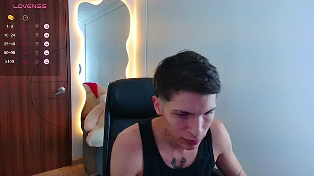 Snapshot of harrisoncuper chatting on January 4, 2025, 12:27 am harrisoncuper online show from January 4, 2025, 12:27 am