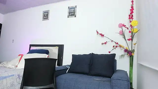 Snapshot of alicia_rouusel chatting on December 3, 2025, 1:50 am alicia rouusel online show from December 3, 2025, 1:50 am