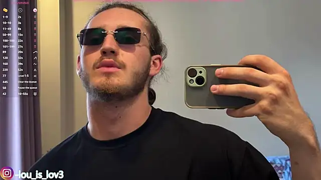 Snapshot of Louis_Karlos chatting on December 15, 2025, 4:07 am Louis Karlos online show from December 15, 2025, 4:07 am