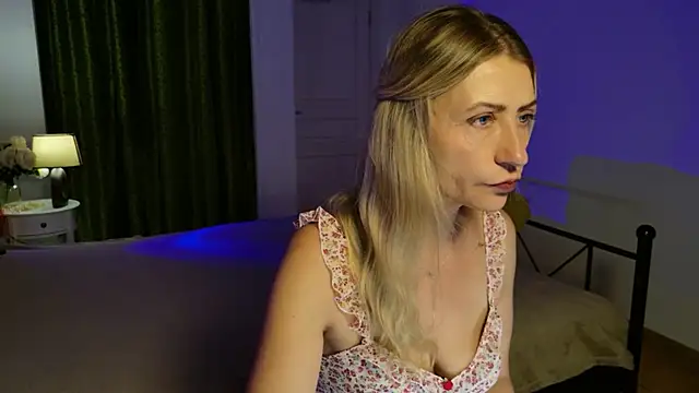 Snapshot of ZoeGrant chatting on May 17, 2026, 5:57 pm ZoeGrant online show from May 17, 2026, 5:57 pm