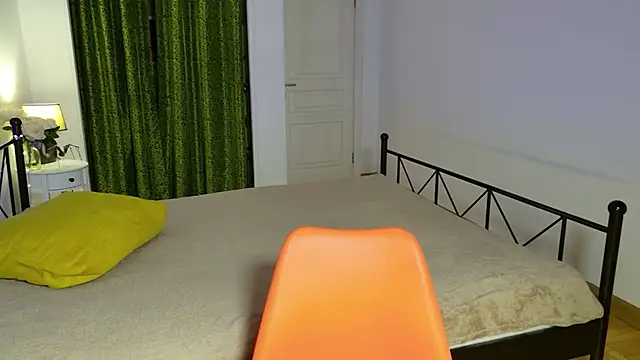 ZoeGrant online show from December 2, 2025, 8:54 pm