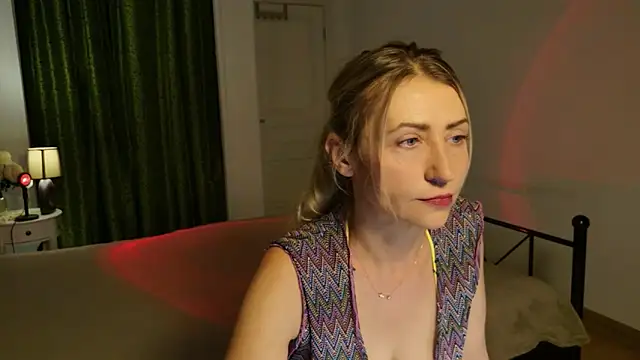Snapshot of ZoeGrant chatting on May 15, 2026, 6:06 pm ZoeGrant online show from May 15, 2026, 6:06 pm