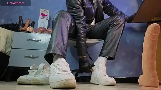 TomLover 12 online show from February 26, 2026, 5:13 pm