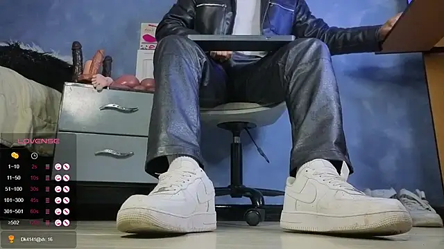 TomLover 12 online show from February 24, 2026, 2:18 pm