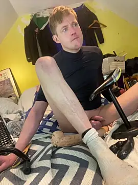 Snapshot of londonfuckwhore1 chatting on February 16, 2026, 4:00 am londonfuckwhore1 online show from February 16, 2026, 4:00 am