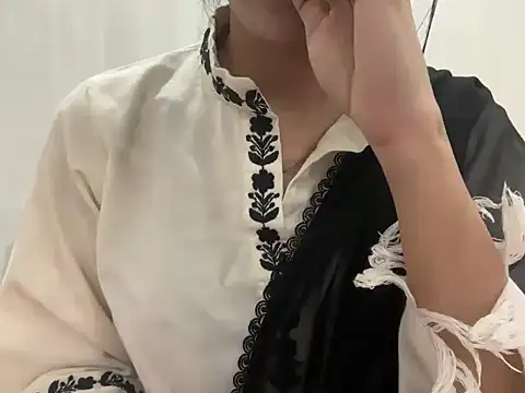 Snapshot of Minal_07 chatting on October 26, 2025, 4:18 pm Minal 07 online show from October 26, 2025, 4:18 pm