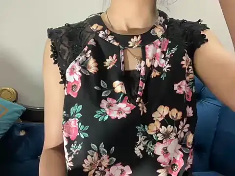 Snapshot of Minal_07 chatting on December 2, 2025, 8:21 pm Minal 07 online show from December 2, 2025, 8:21 pm