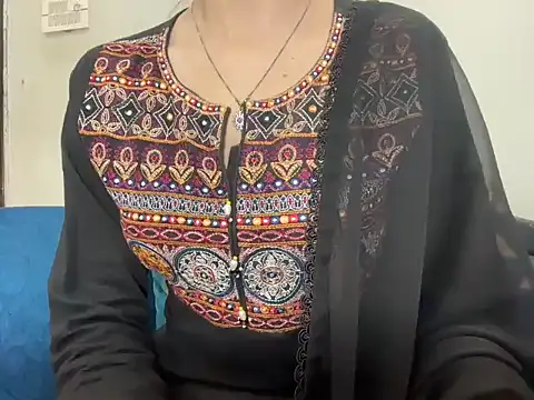 Snapshot of Minal_07 chatting on November 22, 2025, 4:50 pm Minal 07 online show from November 22, 2025, 4:50 pm