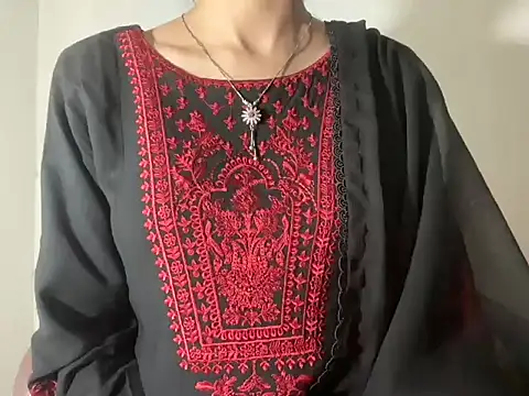 Snapshot of Minal_07 chatting on April 30, 2026, 5:42 pm Minal 07 online show from April 30, 2026, 5:42 pm