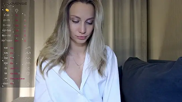 Snapshot of Alice_Wonders chatting on April 11, 2026, 7:39 pm Alice Wonders online show from April 11, 2026, 7:39 pm