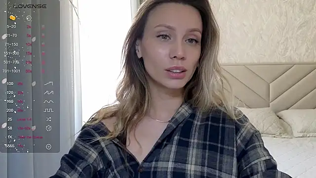 Snapshot of Alice_Wonders chatting on April 1, 2026, 7:20 am Alice Wonders online show from April 1, 2026, 7:20 am