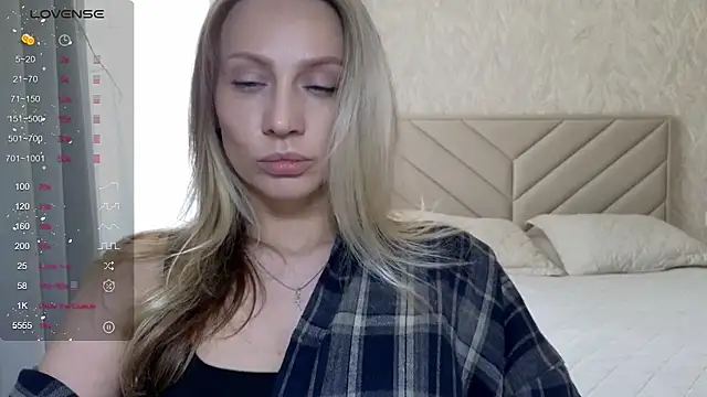 Snapshot of Alice_Wonders chatting on April 22, 2026, 7:26 am Alice Wonders online show from April 22, 2026, 7:26 am