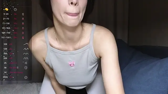 Snapshot of Alice_Wonders chatting on September 21, 2025, 9:09 pm Alice Wonders online show from September 21, 2025, 9:09 pm