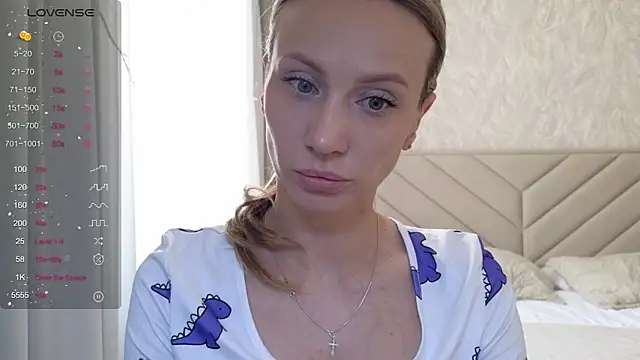 Snapshot of Alice_Wonders chatting on April 15, 2026, 8:09 am Alice Wonders online show from April 15, 2026, 8:09 am