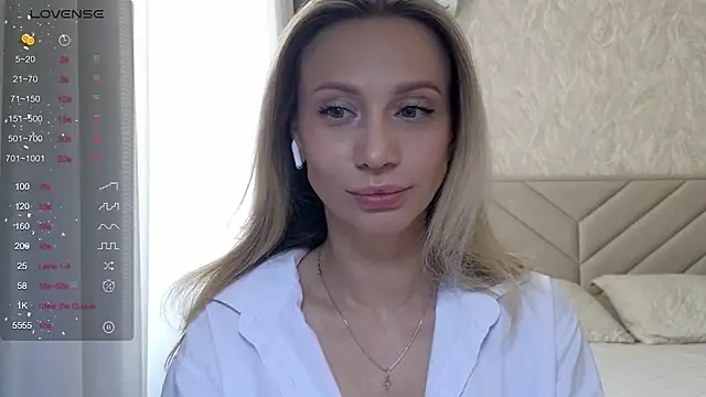 Snapshot of Alice_Wonders chatting on April 28, 2026, 6:29 am Alice Wonders online show from April 28, 2026, 6:29 am