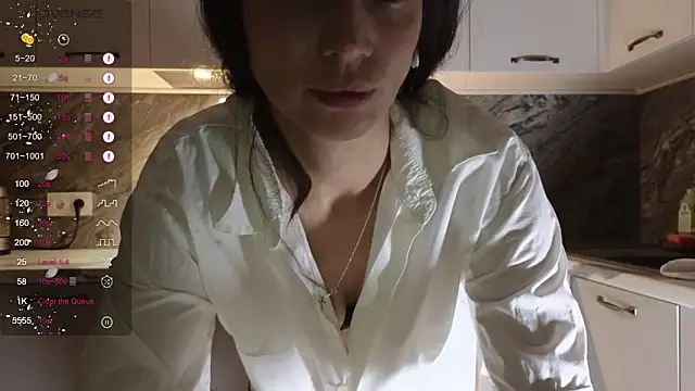 Snapshot of Alice_Wonders chatting on September 19, 2025, 7:40 pm Alice Wonders online show from September 19, 2025, 7:40 pm