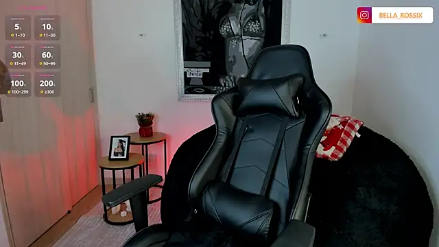 Snapshot of BellaRossii chatting on December 18, 2025, 12:49 am BellaRossii online show from December 18, 2025, 12:49 am