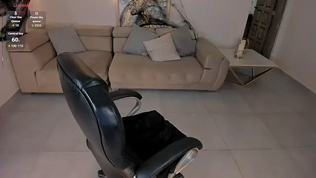 Snapshot of BellaRossii chatting on October 30, 2025, 11:34 pm BellaRossii online show from October 30, 2025, 11:34 pm