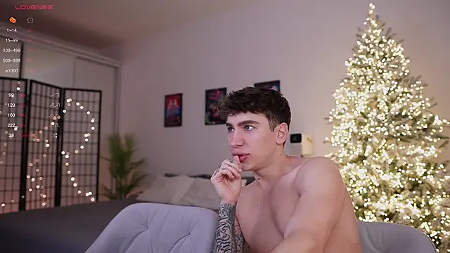 Snapshot of Evan__White_ chatting on December 29, 2024, 3:45 pm Evan White online show from December 29, 2024, 3:45 pm