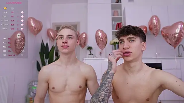 Snapshot of Evan__White_ chatting on February 18, 2025, 8:38 am Evan White online show from February 18, 2025, 8:38 am