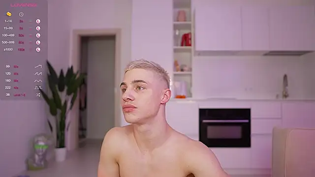 Snapshot of Evan__White_ chatting on February 11, 2025, 5:40 pm Evan White online show from February 11, 2025, 5:40 pm