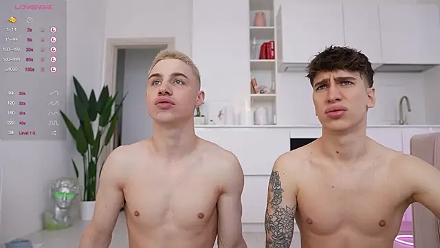 Snapshot of Evan__White_ chatting on February 12, 2025, 7:34 am Evan White online show from February 12, 2025, 7:34 am