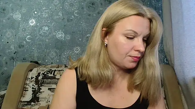 Snapshot of BlondeFox chatting on September 29, 2025, 3:35 am BlondeFox online show from September 29, 2025, 3:35 am