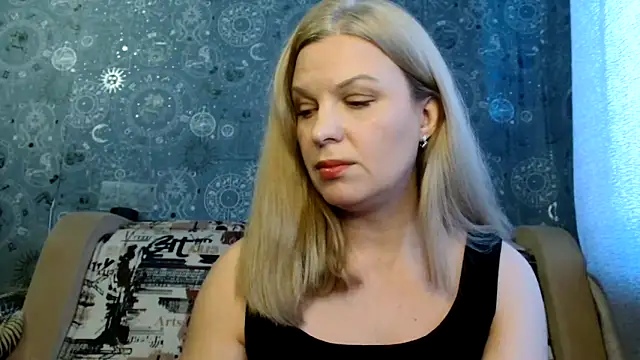 Snapshot of BlondeFox chatting on November 24, 2025, 4:45 am BlondeFox online show from November 24, 2025, 4:45 am