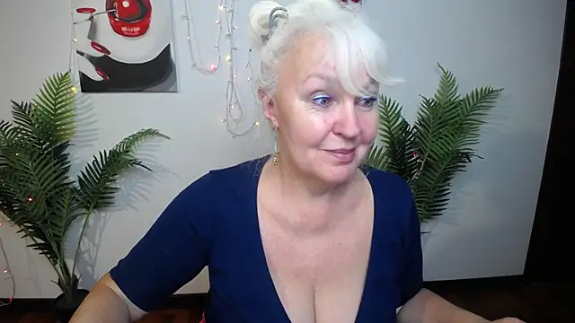 Snapshot of BlondyLeeBest chatting on May 22, 2026, 6:39 pm BlondyLeeBest online show from May 22, 2026, 6:39 pm