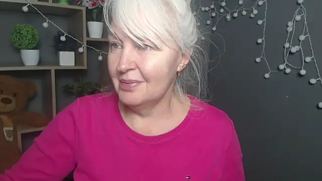 Snapshot of BlondyLeeBest chatting on February 8, 2026, 7:22 pm BlondyLeeBest online show from February 8, 2026, 7:22 pm