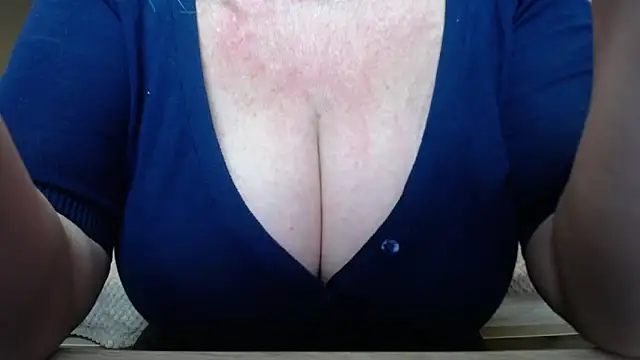 Snapshot of BlondyLeeBest chatting on April 28, 2026, 3:00 am BlondyLeeBest online show from April 28, 2026, 3:00 am