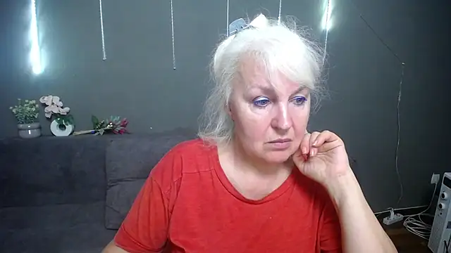 Snapshot of BlondyLeeBest chatting on May 6, 2026, 6:34 pm BlondyLeeBest online show from May 6, 2026, 6:34 pm