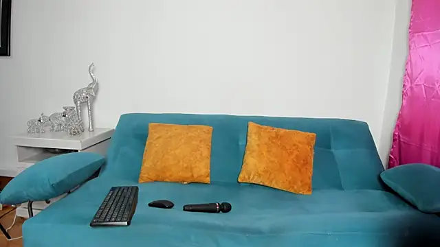 Snapshot of Victoria_Jonness chatting on December 15, 2025, 5:19 pm Victoria Jonness online show from December 15, 2025, 5:19 pm