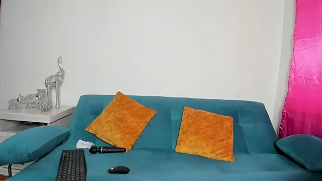 Snapshot of Victoria_Jonness chatting on December 14, 2025, 5:51 pm Victoria Jonness online show from December 14, 2025, 5:51 pm