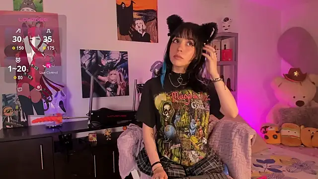 Snapshot of lolaaa_bunny1 chatting on November 18, 2025, 1:21 am lolaaa bunny1 online show from November 18, 2025, 1:21 am