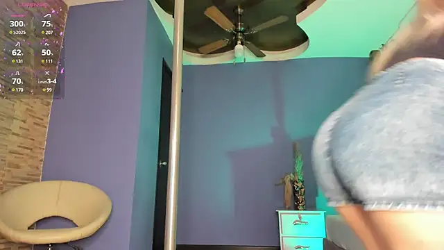 Snapshot of Lissa_Brow chatting on March 8, 2025, 2:34 am Lissa Brow online show from March 8, 2025, 2:34 am