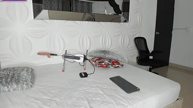 Snapshot of Lissa_Brow chatting on October 10, 2025, 2:34 am Lissa Brow online show from October 10, 2025, 2:34 am